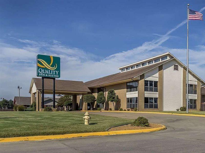 Quality Inn And Suites Stuttgart Exterior foto