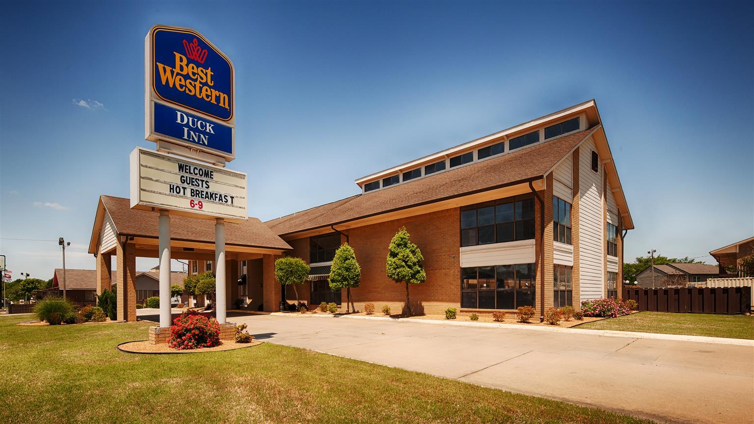 Quality Inn And Suites Stuttgart Exterior foto